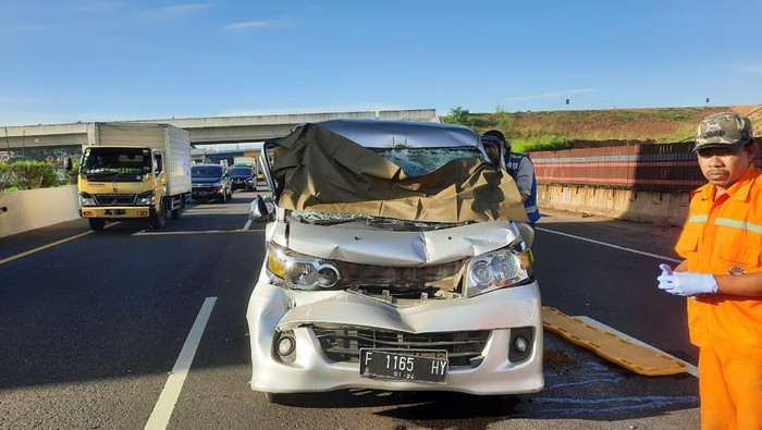 Kondisi minibus kecelakaan di Tol CIpularang