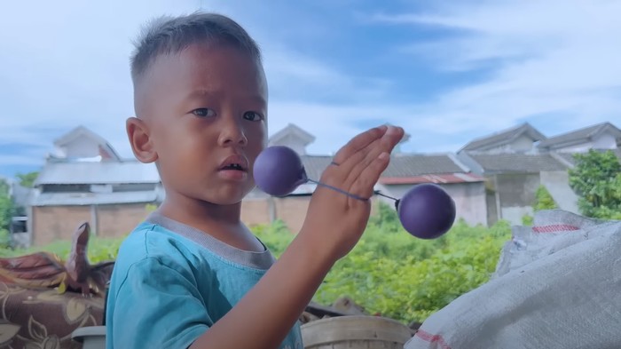 Lord Arnold Jagoan Mainan Latto-latto dari Makassar