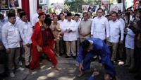 Dalam kesempatan itu juga, Prabowo mengatakan Gerindra bakal menghadirkan solusi. Termasuk, salah satunya adalah menyampaikan niatannya untuk memutuskan maju di Pilpres 2024 mendatang sebagai calon presiden.
