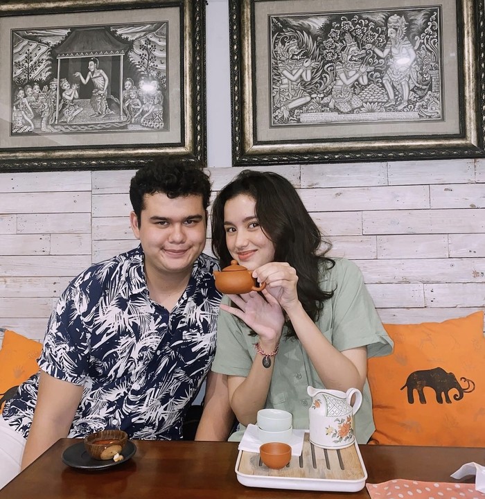 Momen Sarah Menzel Saat Kulineran Bareng Azriel  Hermansyah