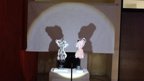 Pameran karya seni mahasiswa di Galeri Paduraksa, Fakultas Bahasa dan Seni (FBS) Undiksha, Sabtu (7/1/2023). (Foto: Made Wijaya Kusuma/detikBali)