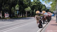 Terlihat beberapa delman yang sudah mulai berdatangan ke kawasan Monas. Sejumlah kusir mengaku sudah mengetahui larangan delman di Monas. (Brigitta Belia/detikcom)