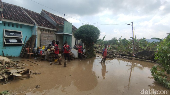 Penampakan tanggul jebol penyebab banjir di Dinar Indah Semarang. Foto diambil Sabtu (7/1/2023).