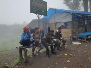 Pendaki Tetap Ingin Naik ke Gunung Marapi Meski Ada Erupsi