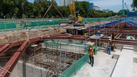 Per 25 Desember 2022 pula, mesin bor terowongan 1 (TBM-1) telah berhasil membangun terowongan northbound dari Stasiun Thamrin menuju Stasiun Bundaran HI sepanjang 220 meter dari total 562 meter. Sedangkan mesin bor terowongan 2 (TBM-2) telah menyelesaikan pembangunan dua terowongan antara Stasiun Thamrin dan Bundaran HI. TBM-2 sedang dalam persiapan pemindahan ke shaft utara Stasiun Monas untu membangun terowongan menuju Stasiun Harmoni. Foto: Dok. MRT Jakarta