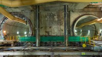 Saat ini, pembangunan Stasiun Monas telah masuk ke tahap pekerjaan roof slab pada gardu induk (RSS), pekerjaan penggalian ventilation tower sisi utara, pekerjaan pemasangan over track exhaust duct dan pekerjaan kolom pada stasiun, dan pekerjaan persiapan entrance satu di Jalan Museum. Foto: Dok. MRT Jakarta