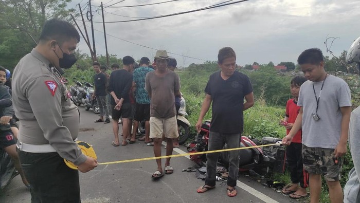 Polisi olah TKP kecelakaan mengerikan di Parepare. Kaki korban sampai putus.