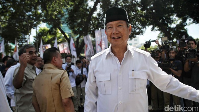 Adik kandung Prabowo, Hashim Djojohadikusumo hadir dalam peresmian Kantor Badan Pemenangan Pemilu dan Badan Pemenangan Presiden kawasan Jalan Letjen S Parman, Jakarta Barat, Sabtu (7/1/2023).