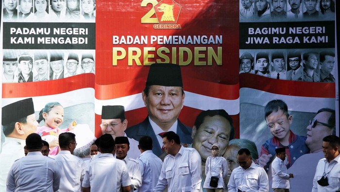 Sejumlah kader partai Gerindra beraktivitas di kantor Badan Pemenangan Pemilu dan Badan Pemenangan Presiden kawasan Jalan Letjen S Parman, Jakarta Barat, Sabtu (7/1/2023).