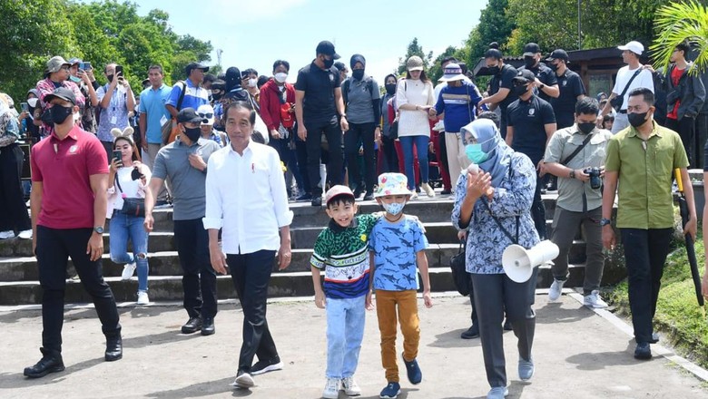 Presiden Jokowi berwisata ke Candi Prambanan