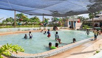 Untuk masuk ke tempat ini tidak perlu merogoh kocek dalam. Harga tiket masuk mulai dari Rp 5 ribu hingga Rp 20 ribu. Di tempat ini juga ada kolam renang. (Raja Malo Sinaga/detikSumut)