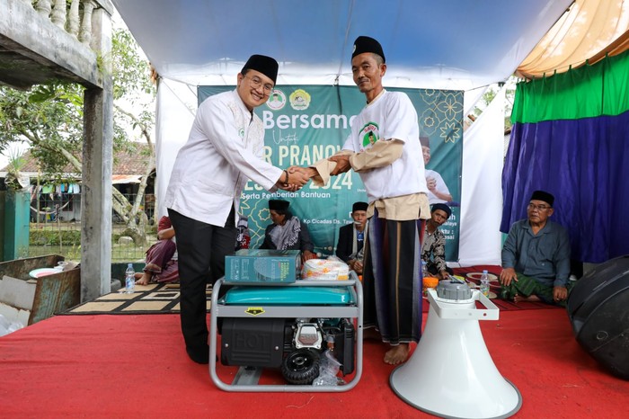 Relawan Ganjar Beri Bantuan Genset
