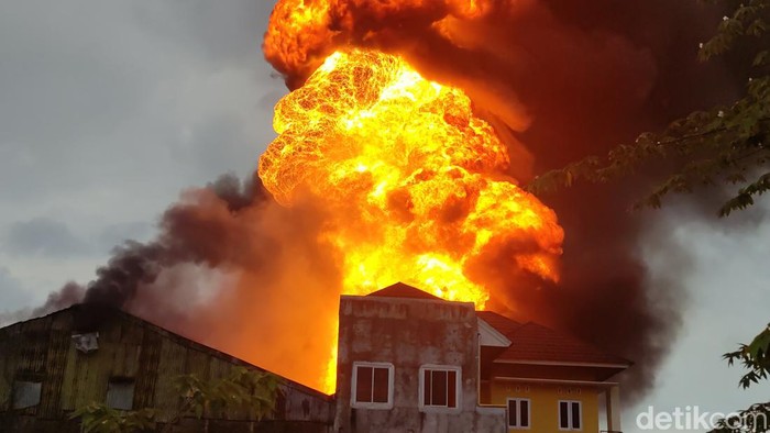 Sebuah gudang tiner di Pedurungan, Semarang, terbakar hebat, Sabtu (7/1/2023). Ledakan sempat terdengar beberapa kali di lokasi Jalan Abdul Manan, RT 4 RW 8, Kelurahan Pedurungan Tengah, Kecamatan Pedurungan, Semarang itu.
