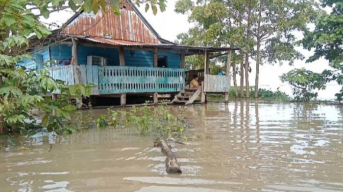 Danau Sidenreng di Kabupaten Sidrap, Sulawesi Selatan (Sulsel) meluap.