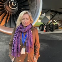 Suzannah Harvey kini bekerja di Costwold Airport dan menjabat sebagai executive officer. Perempuan yang kini berusia 44 tahun itu sudah dikarunia dua anak. (Foto: Instagram)