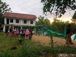 Tanah Kembali Ambles, 12 Ruang Kelas Madrasah di Sampang Ambruk