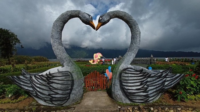 Sudut lain objek wisata Ulundanu Beratan.