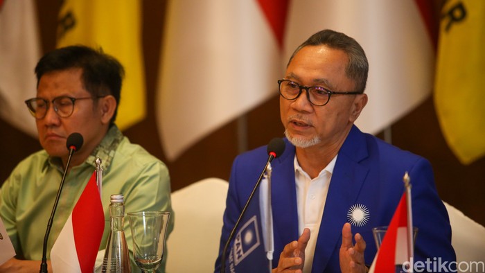 8 partai politik parlemen melakukan konfrensi pers usai menggelar pertemuan tertutup di Hotel Dharmawangsa, Jakarta, Minggu (8/1/2023).