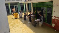 Tingginya banjir yang melanda Desa/Kecamatan Blega/Foto: Istimewa