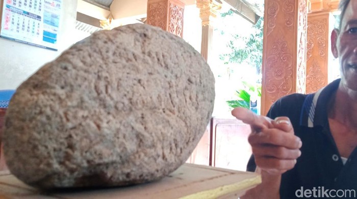 Batu prasasti disimpan di sekretariat KPCB Nglumbang Dungik, Desa Soropaten, Klaten. Foto diunggah Minggu (8/1/2023).