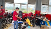 Foto: Bengkel konversi motor BBM ke Listrik/Sylke Febrina Laucereno-detikcom