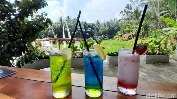 Bikin Adem, Obwis Restoran di Sumedang Ini Usung Tema Bali