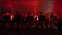 Tentara Ukraina menjalani terapi laser di sebuah pusat rehabilitasi. Alhasil, perang yang sudah 10 bulan ini membuat hati dan pikiran lelah.
