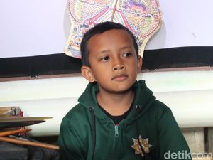 Kisah Dalang Cilik asal Blora, Latihan Pakai Wayang dari Kardus