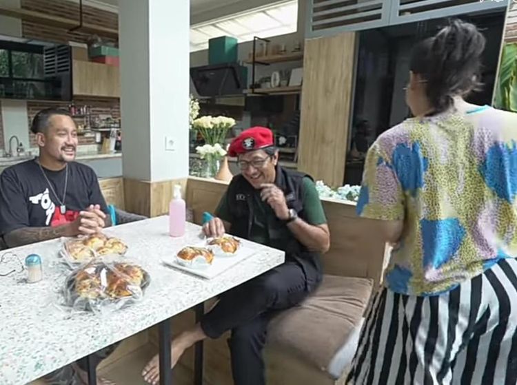 Dapur Kece di Rumah Tora Sudiro dan Mieke Amalia yang Nyaman Buat Masak!