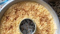 Mulai merintis bisnis pemesanan roti, Mieke Amalia juga hobi memasak. Berbagai hidangan disajikan dengan resep dan kreasinya sendiri. Foto: Instagram/miekeamalia & YouTube/Taulany TV