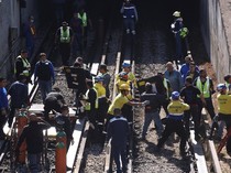 Video: Ngeri! Kereta Tabrak Bus Tingkat di Meksiko Tewaskan 10 Orang