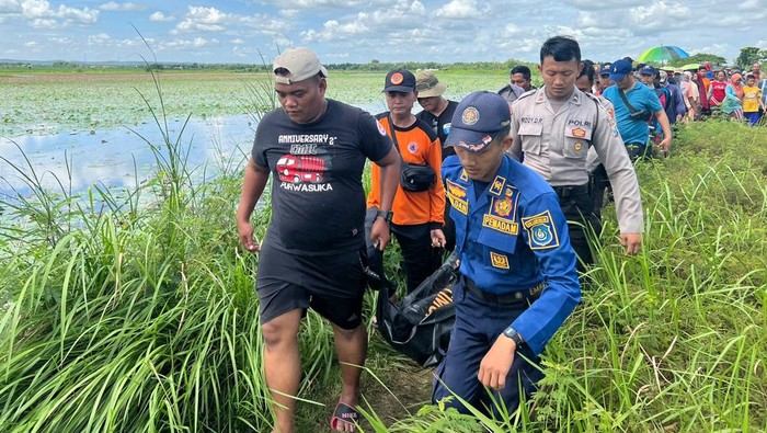 evakuasi orang tenggelam di lamongan