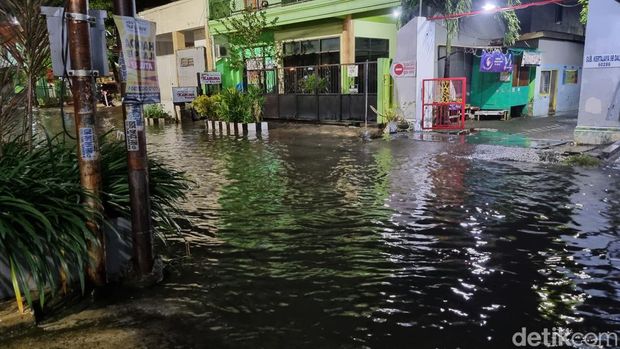 genangan di surabaya