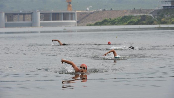 Lomba Triatlon dihelat di awal tahun 2023. Uniknya event tersebut tidak dihelat di pantai, melainkan di Waduk!

Ajang itu bernama ITB Jatiluhur International Triatlon yang dihelat di Kawasan Danau Jatiluhur, Kabupaten Purwakarta, Minggu (15/1/2023) pekan depan.