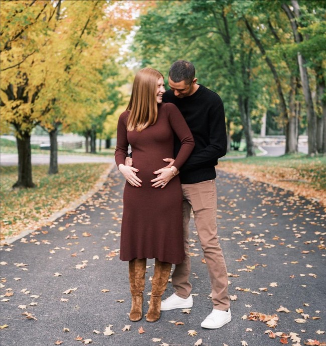 Jennifer Gates dan Nayel Nassar menikah pada Oktober 2021 lalu. Ia pertama kali mengumumkan kehamilannya pada 24 November 2022, setelah satu tahun usia pernikahan. Foto: Instagram/@jenniferkgates