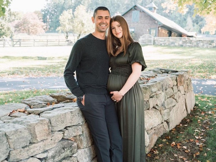 Jennifer Gates Jennifer Gates menggelar baby shower.