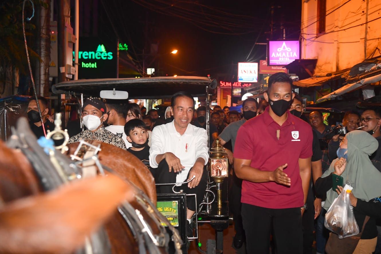 Jokowi naik andong di Malioboro