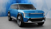 Kabarnya, Kia EV9 akan memiliki panjang keseluruhan 4.929 mm, lebar 2.055 mm, dan tinggi 1.790 mm. Sementara wheelbase atau jarak sumbu rodanya adalah 3.100 mm. Kia EV9 akan dibangun di atas platform Electric Global Modular Chassis (E-GMP), yang juga menopang Kia EV6 yang baru-baru ini diluncurkan di India. Foto: Cartoq