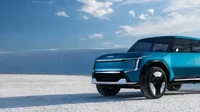 Dikutip dari situs Cartoq, konsep SUV yang ingin diluncurkan Kia ini, pertama kali diperlihatkan ke publik pada 2021 di pameran Los Angeles Motor Show. Mobil listrik tersebut berbentuk bongsor dengan desain futuristis. Foto: Cartoq
