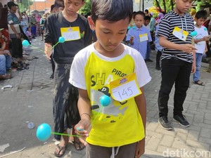 300 Anak di Sidoarjo Bertarung Lato-lato Demi Hadiah Kambing