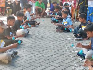 Manfaat Lato-lato untuk Anak: Latih Mata,Tangan-Perkembangan Motorik Halus