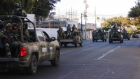 Sementara itu, 35 tentara lainnya juga disebut menderita luka tembak dan dibawa ke rumah sakit. Kemudian, 21 pria bersenjata juga ditangkap. AP/Martin Urista  