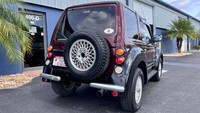 Pun demikian dengan lampu bulat belakangnya. Mobil itu dijual dengan harga $11.800 atau sekitar Rp 184 jutaan (kurs 1 US$ = Rp 15.607). Selain itu, Pajero Junior Flying Pug itu sudah dikendarai sejauh 147.000 mil (236.000 km) dan baru diimpor ke Amerika Serikat pada Desember 2022. Foto: Facebook Ruslana Kaschuk