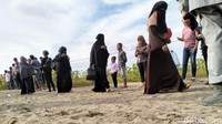 Sebagian besar pengungsi adalah perempuan dan anak-anak. Bahkan satu pengungsi dikabarkan dalam kondisi hamil. (Foto: Agus Setyadi/detikSumut)