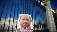 Spare akan dirilis secara resmi pada 10 Januari mendatang. The Guardian telah melihat buku tersebut, sedangkan The Sun dan lainnya memperoleh versi bahasa Spanyol setelah diterbitkan di Spanyol sebelum tanggal rilis resminya. REUTERS/Juan Medina  