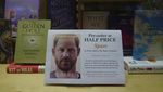 Penampakan Buku Pangeran Harry yang Gegerkan Inggris