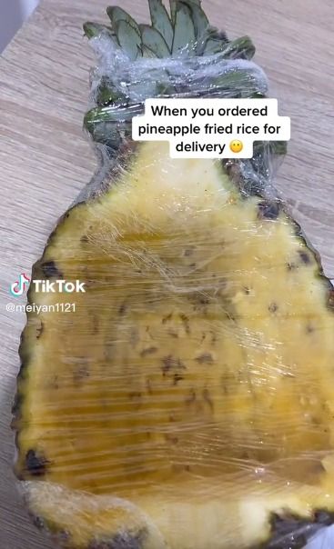 Totalitas! Resto Ini Sajikan Nasi Goreng Nanas dengan Buah Nanas Utuh