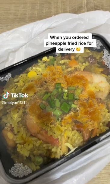 Totalitas! Resto Ini Sajikan Nasi Goreng Nanas dengan Buah Nanas Utuh