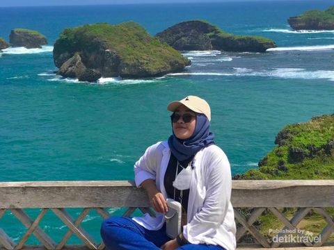 Keindahan Pantai Kasap Dari Atas Bukit