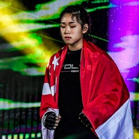 Angela dan Christian lahir di Vancouver, Kanada, negara asal ibunya, Jewelz Lee, yang berdarah campuran Korea Selatan. Adapun Victoria lahir di Waipahu, Hawaii, AS. Meski berdomisili di AS, Victoria terdaftar sebagai petarung Singapura. (Foto: Instagram/@victorialee.mma)